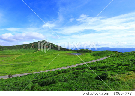 初夏草千里濱 80694778