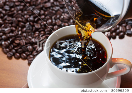 Coffee hot coffee pour 80696209
