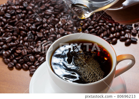 Coffee hot coffee pour Coffee hot coffee pour 80696213