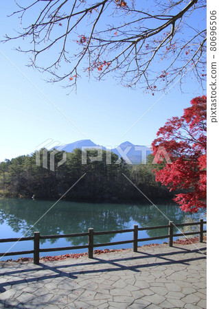 Autumn Goshikinuma Pond, Bishamonnuma Pond (Kitashiobara Village, Fukushima Prefecture) Autumn Goshikinuma Pond, Bishamonnuma Pond (Kitashiobara Village, Fukushima Prefecture) 80696506