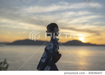 Yukata woman in the sea at dusk Yukata woman in the sea at dusk 80696807