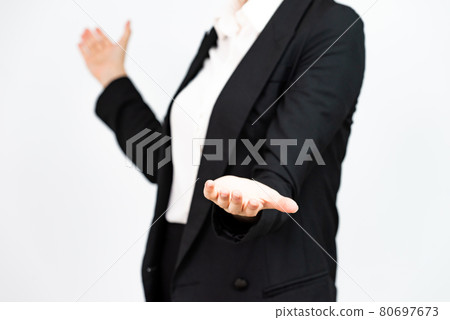 用身體表達專家的態度 80697673