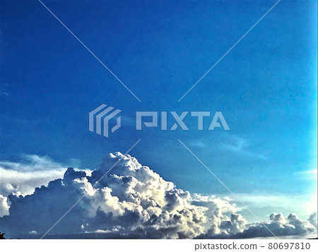 仲夏天空雲層 仲夏天空雲層 80697810