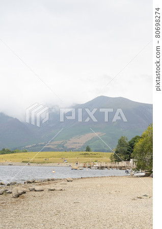 Keswick, English Lake District, U.K. 28 July, 2021. Beautiful view of the lake, beach and mountains. 80698274