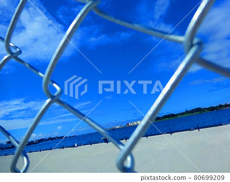 鐵絲網上的海景 鐵絲網上的海景 80699209