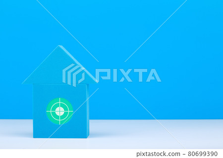 Blue toy house with target in the middle against blue background with copy space Blue toy house with target in the middle against blue background with copy space 80699390