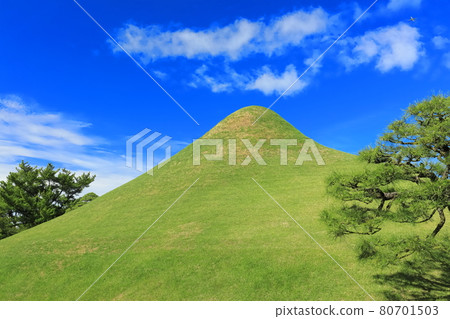 [Kumamoto Prefecture] Suizenji Jojuen (Fuji Tsukiyama) under fine weather 80701503