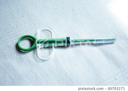 Syringe to supply drugs to animals 80703271
