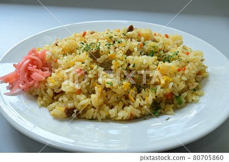 炒飯和醃姜 80705860