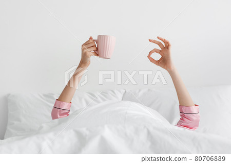 Weekend or vacation, good morning with delicious coffee 80706889