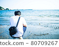 A man thinking while looking at the summer sea 80709267