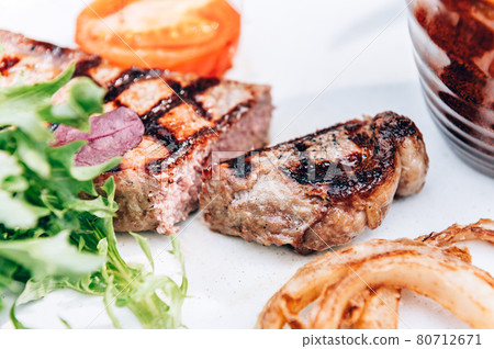 Sirloin Steak, dininig in the pub Sirloin Steak, dininig in the pub 80712671