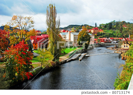 Czech Republic World Cultural Heritage Cesky Krumlov, Autumn Leaves on the Vltava River Czech Republic World Cultural Heritage Cesky Krumlov, Autumn Leaves on the Vltava River 80713174