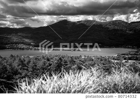 從山中湖全景看台眺望湖上的天空 80714332