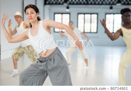People in casual clothes training hip-hop in class, posing and having fun 80714801