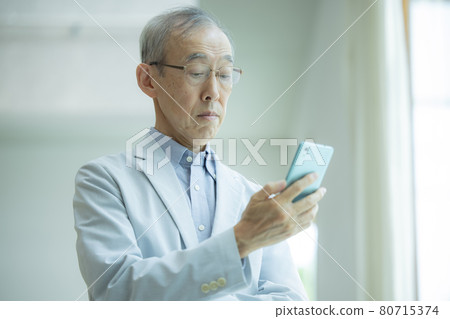老人智能手機 80715374