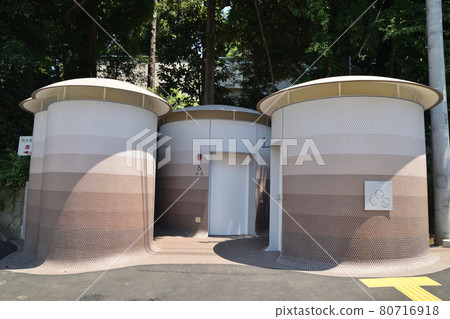 代代木八幡公廁（設計：伊東豐雄） 80716918