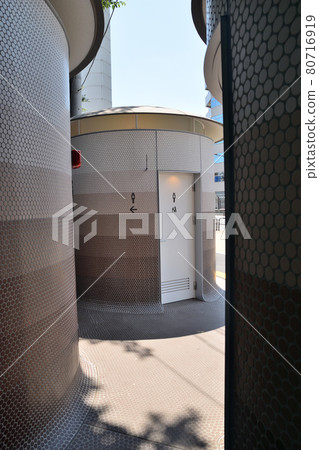 代代木八幡公廁（設計：伊東豐雄） 80716919