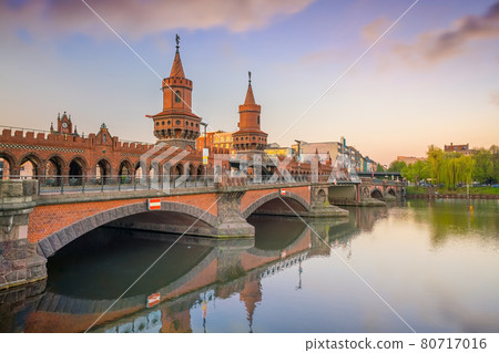 Berlin skyline with Oberbaum Bridge and Spree River, at sunrise Berlin skyline with Oberbaum Bridge and Spree River, at sunrise 80717016
