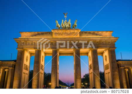 The Brandenburg Gate in Berlin at night The Brandenburg Gate in Berlin at night 80717028