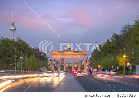 The Brandenburg Gate in Berlin at sunset 80717029