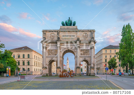 Munich, Germany - August 28, 2016: Siegestor triumphal arch, Munich, Germany Munich, Germany - August 28, 2016: Siegestor triumphal arch, Munich, Germany 80717108