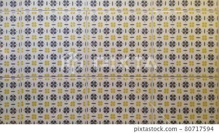 Square Ceramic Tile with Gray and Yellow Floral Patterns 80717594