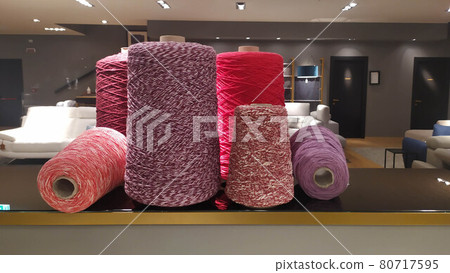 Roll of wool fiber threads, colors analogous to magenta 80717595