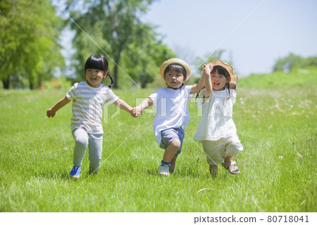 Three girls playing in a lawn park Three girls playing in a lawn park 80718041