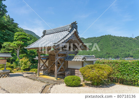 一年的寺廟 一年的寺廟 80718136