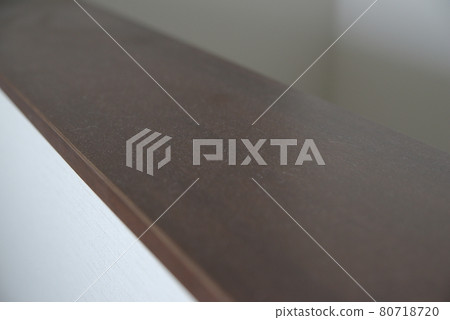 在房子的房間裡收集的灰塵的圖像 在房子的房間裡收集的灰塵的圖像 80718720