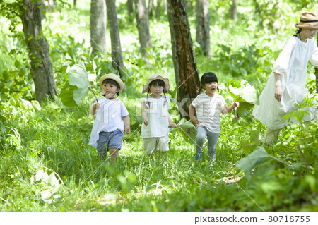 Children playing in the forest 80718755