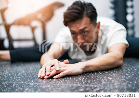 Men doing stretching exercises in the gym 80718831