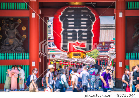 Japan's Tokyo cityscape 4,166 people, the highest number ever. Many people at Sensoji Temple during the Olympics "madness" = August 4th 80719044
