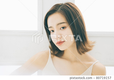 年輕女子髮型圖片 80719157