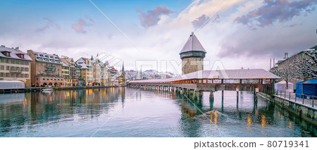 Historic city center of downtown Lucerne with Chapel Bridge and lake Lucerne in Switzerland Historic city center of downtown Lucerne with Chapel Bridge and lake Lucerne in Switzerland 80719341