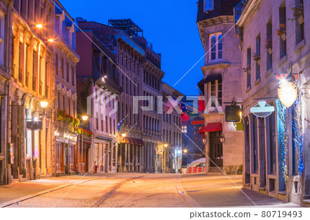 Old town Montreal at famous Cobbled streets at twilight 80719493