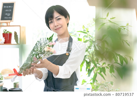 花店職員 花店職員 80719537