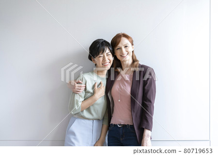 Image of a young female friend with a smile Photographing cooperation: Japanese language school attached to Chuo Institute of Technology 80719653