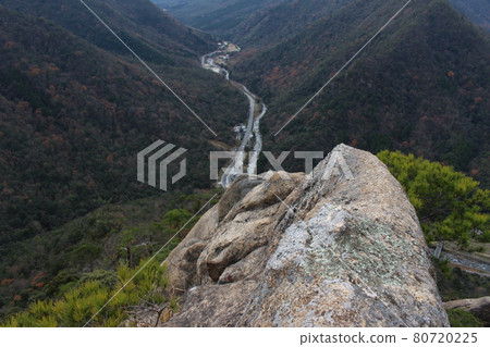 Mountain trail of Mt. Kamakuraji in Hiroshima Prefecture 80720225