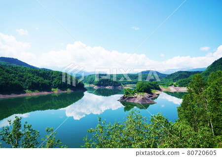北海道夏天的大雪湖 80720605