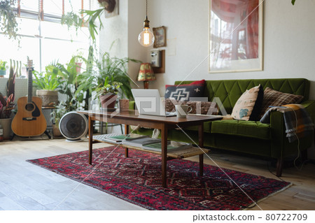 Fashionable living room 80722709