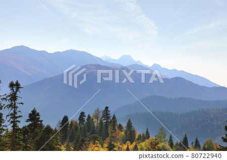 Mountain range in the blue haze of an autumn morning 80722940