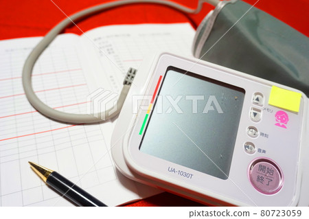 Standard health care items, brachial sphygmomanometer and health care notebook, pen Standard health care items, brachial sphygmomanometer and health care notebook, pen 80723059