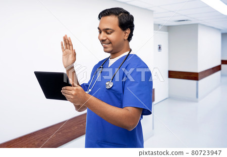 doctor or male nurse has video call on tablet pc doctor or male nurse has video call on tablet pc 80723947