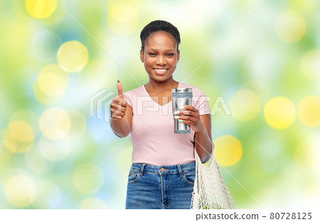 woman with tumbler and food in string bag 80728125