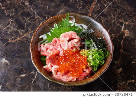 Salmon roe and yukhoe yakiniku 80728471