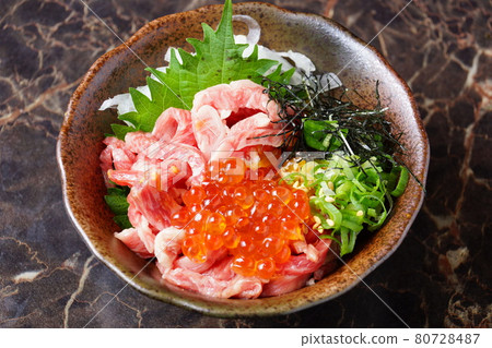 三文魚子和yukhoe yakiniku 80728487