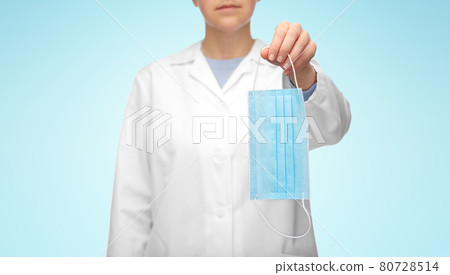 female doctor showing medical mask 80728514