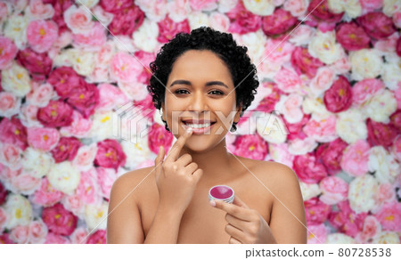 african american woman applying lip gloss african american woman applying lip gloss 80728538
